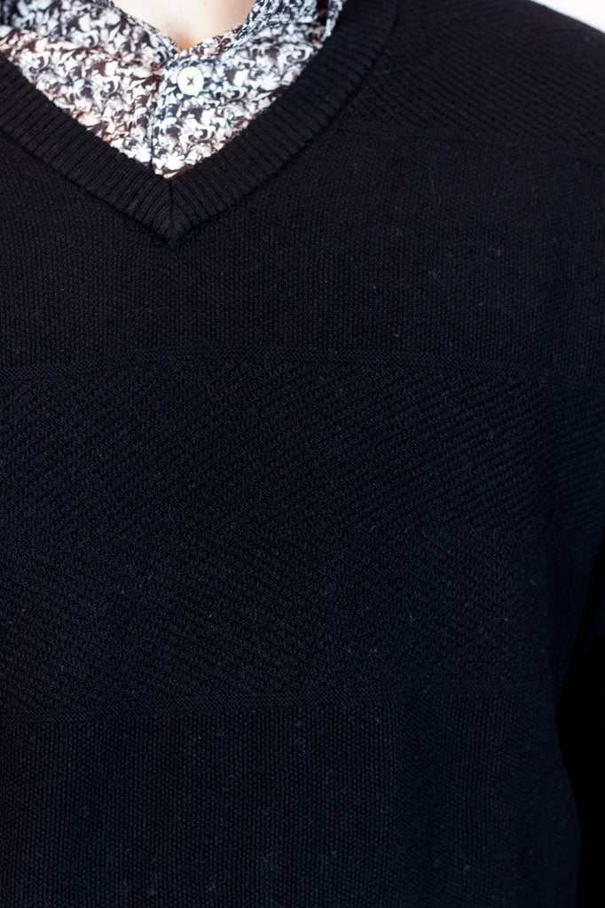 B&L Knit V Neck Black