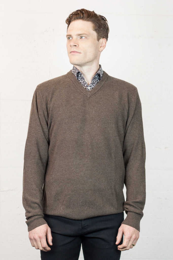 B&L Knit V Neck Walnut