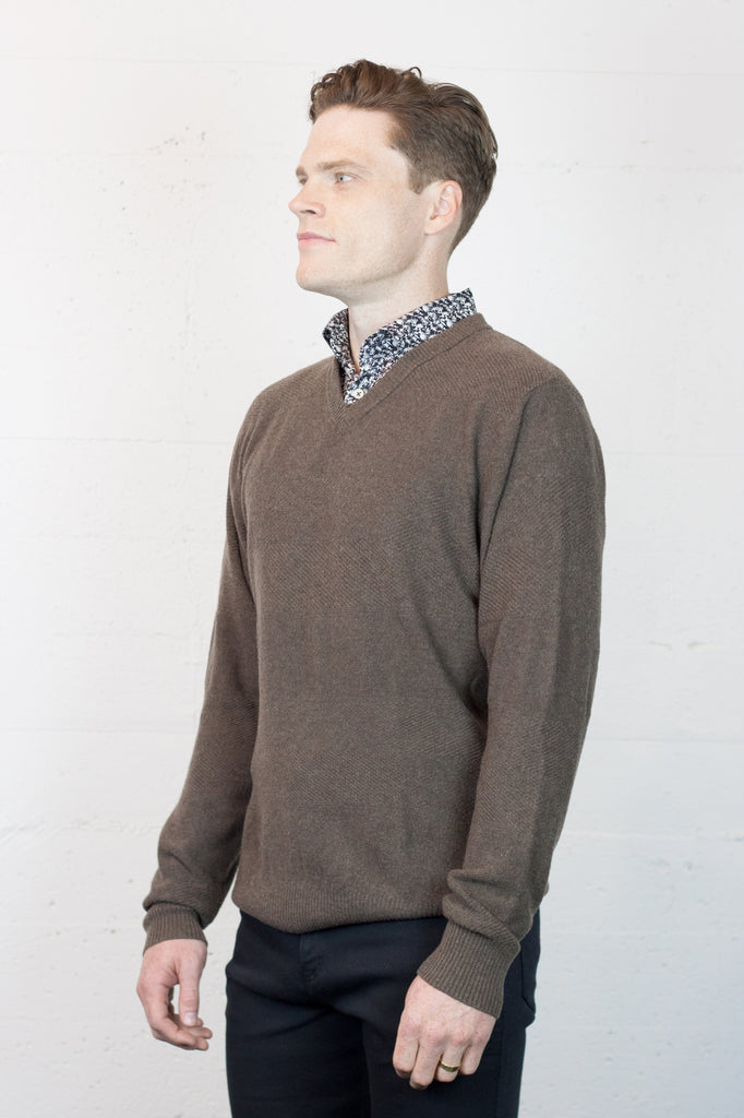 B&L Knit V Neck Walnut